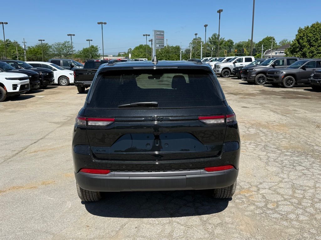 2026 Jeep Grand Cherokee Laredo Crestwood KY