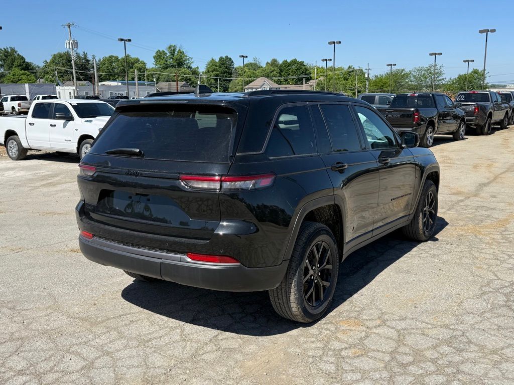 2026 Jeep Grand Cherokee Laredo Crestwood KY