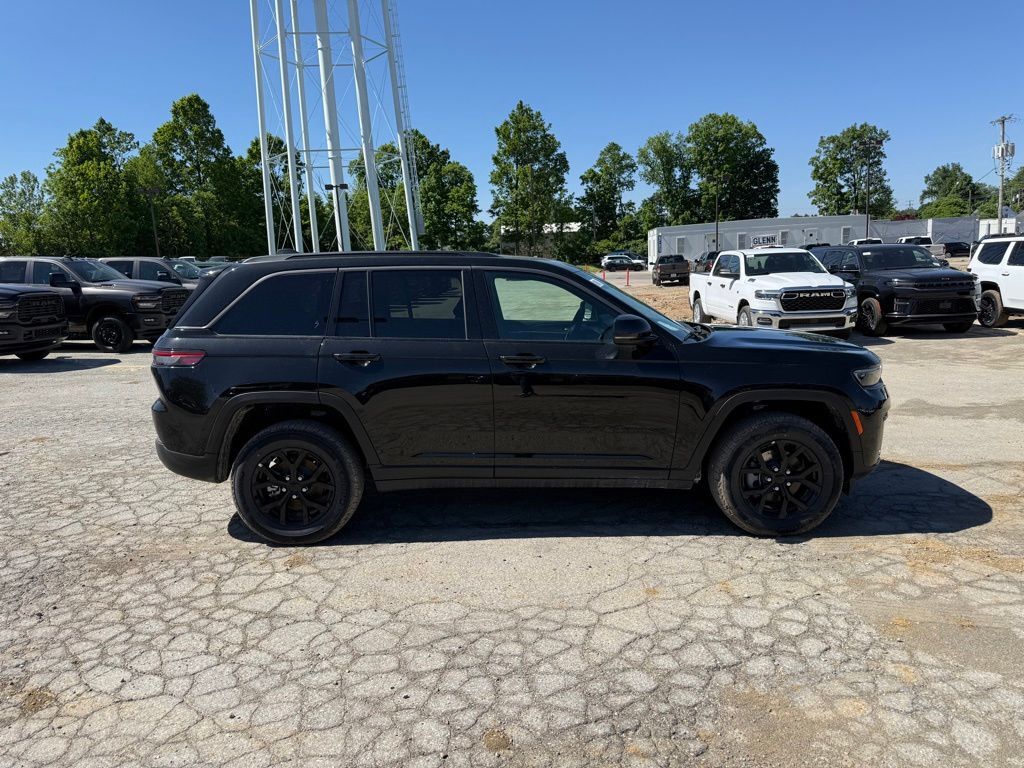 2026 Jeep Grand Cherokee Laredo Crestwood KY