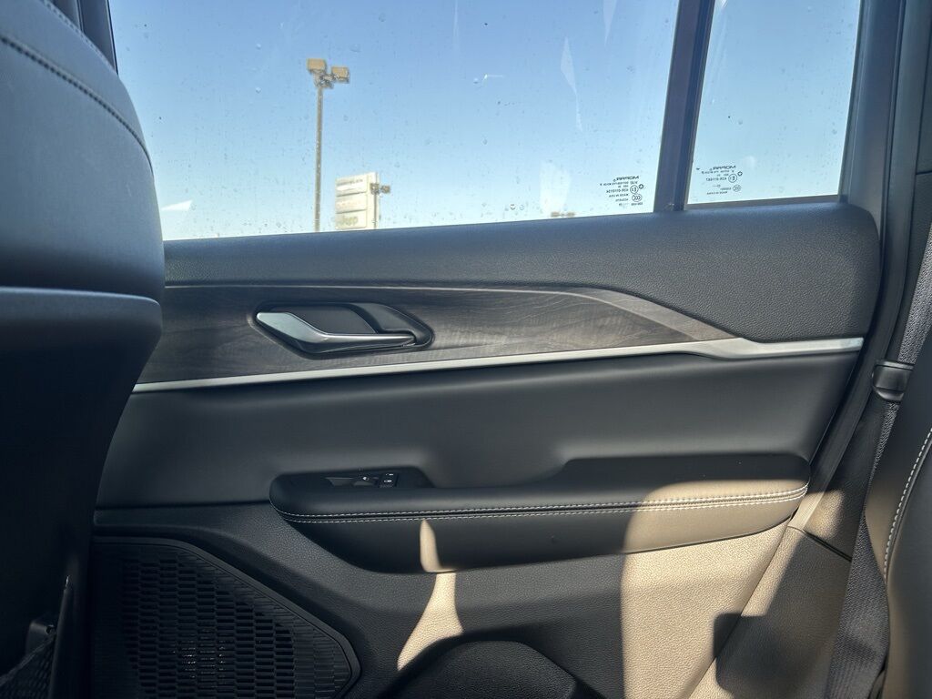 2026 Jeep Grand Cherokee Laredo Crestwood KY