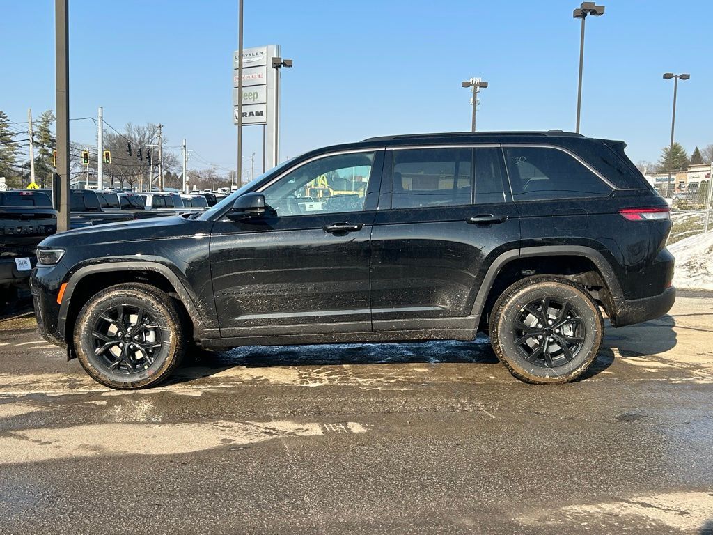 2026 Jeep Grand Cherokee Laredo Crestwood KY