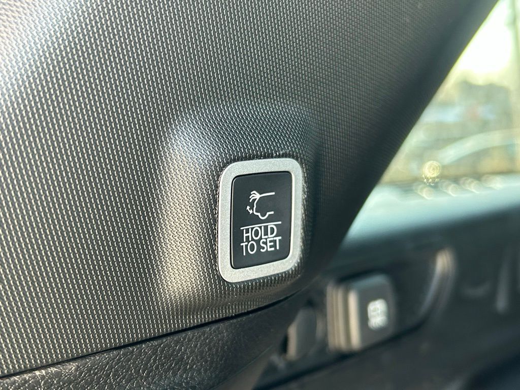 2026 Jeep Grand Cherokee Laredo Crestwood KY