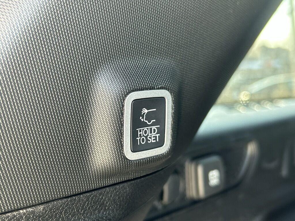 2026 Jeep Grand Cherokee Laredo Crestwood KY