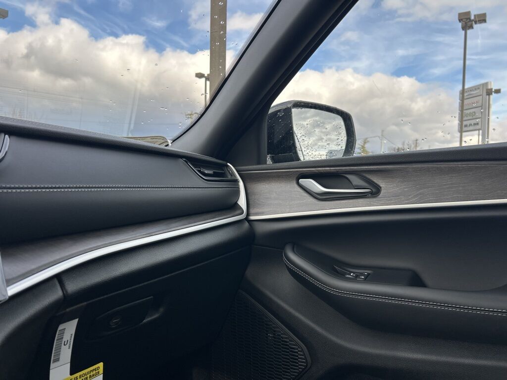 2026 Jeep Grand Cherokee Laredo Crestwood KY