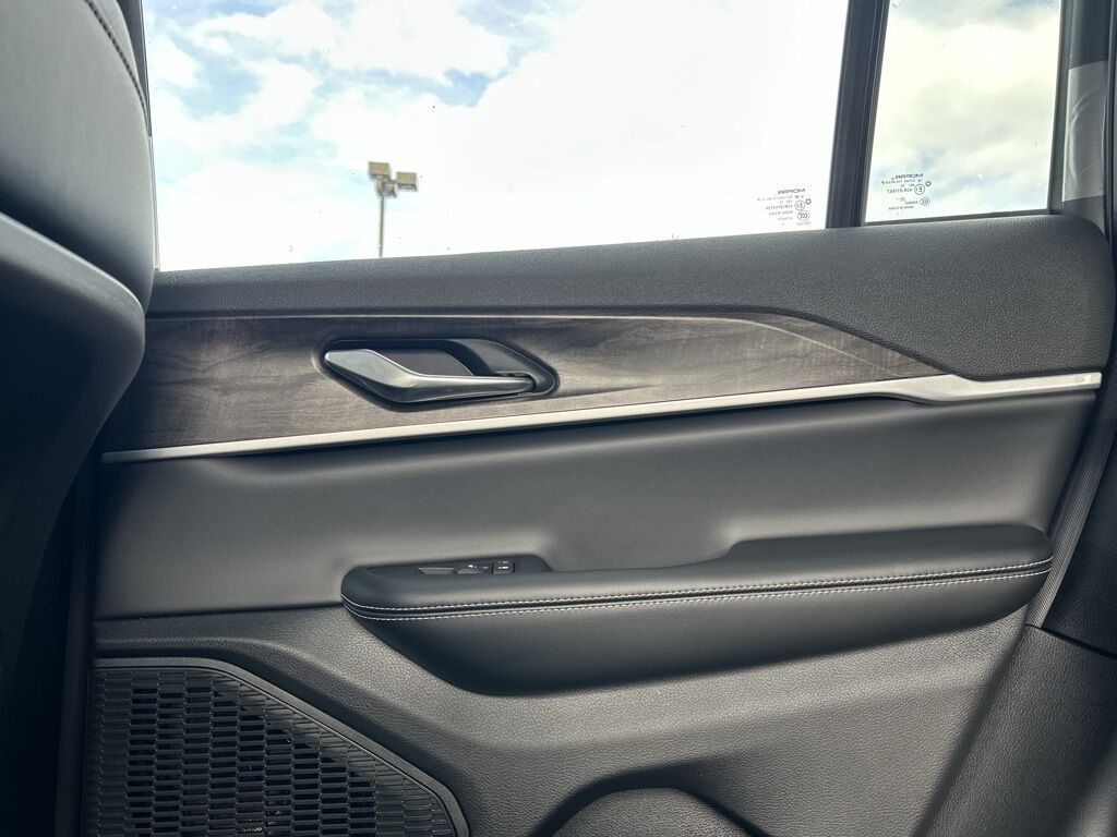 2026 Jeep Grand Cherokee Laredo Crestwood KY