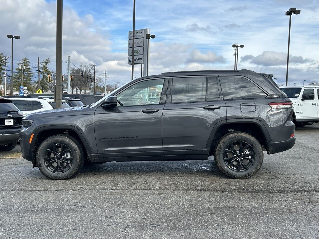 2026 Jeep Grand Cherokee Laredo Crestwood KY