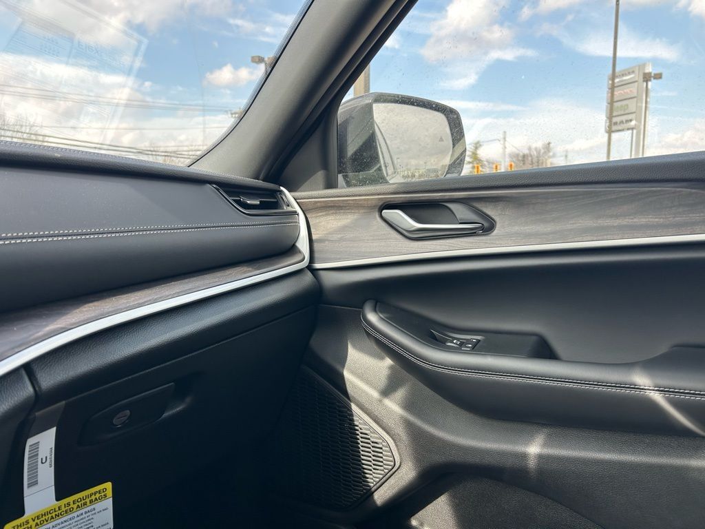 2026 Jeep Grand Cherokee Laredo Crestwood KY