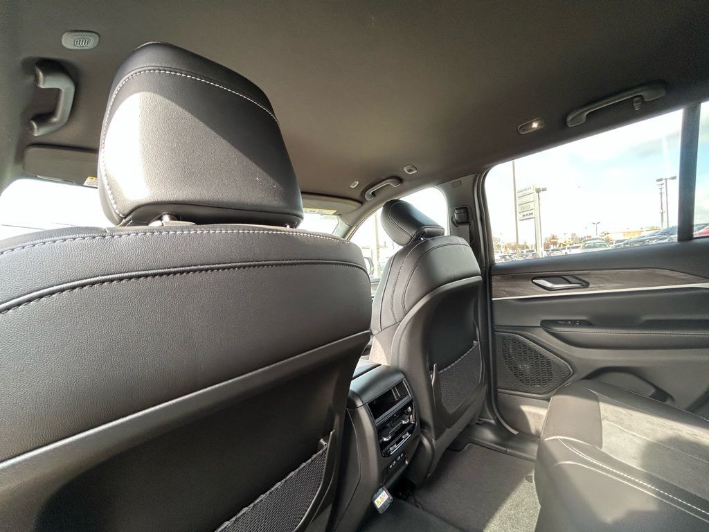 2026 Jeep Grand Cherokee Laredo Crestwood KY