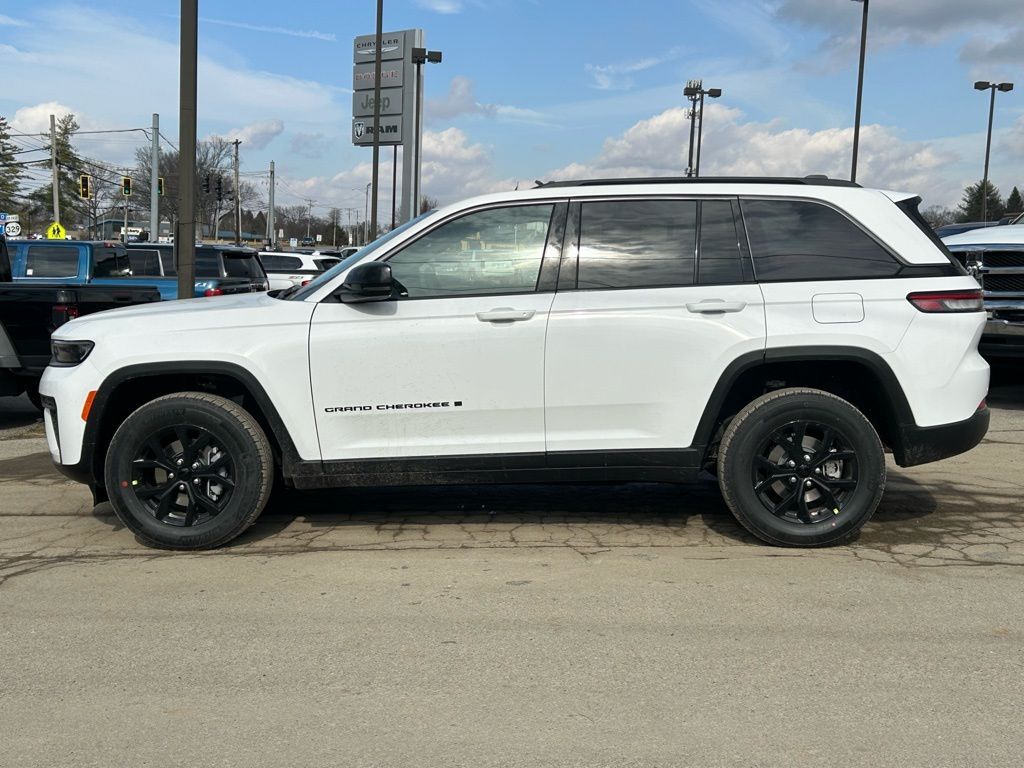 2026 Jeep Grand Cherokee Laredo Crestwood KY