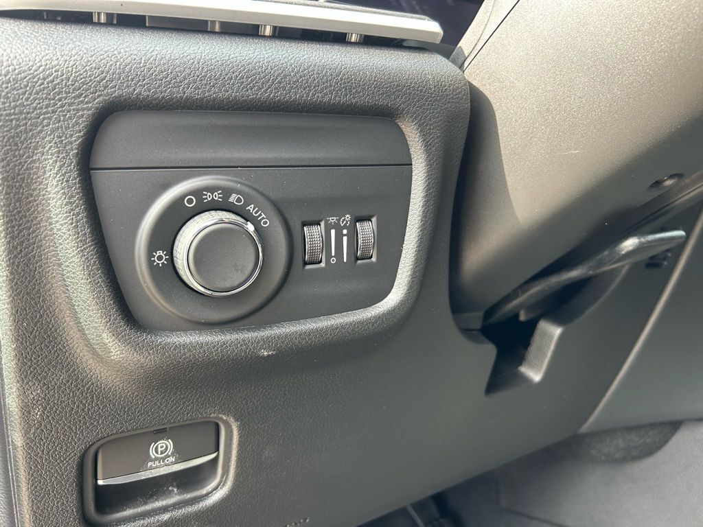 2026 Jeep Grand Cherokee Laredo Crestwood KY