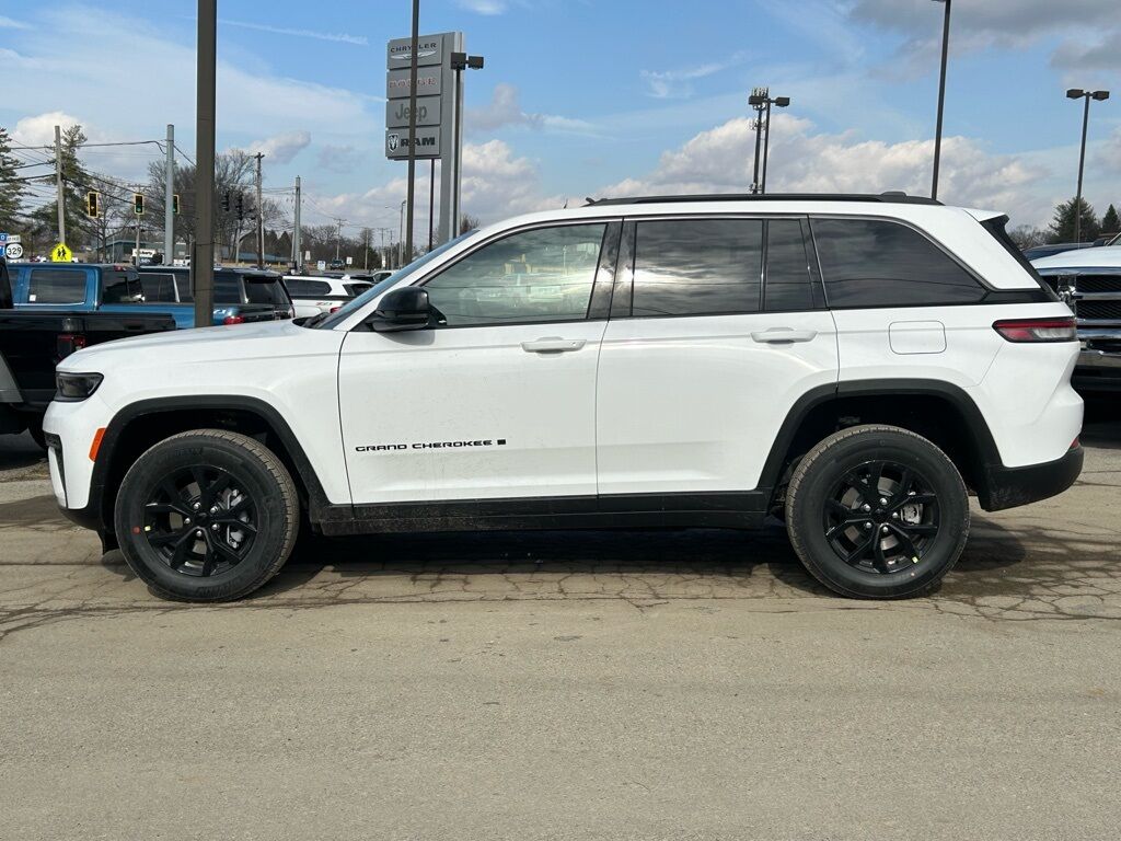 2026 Jeep Grand Cherokee Laredo Crestwood KY