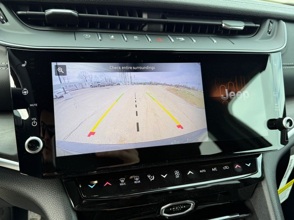 2026 Jeep Grand Cherokee Laredo Crestwood KY