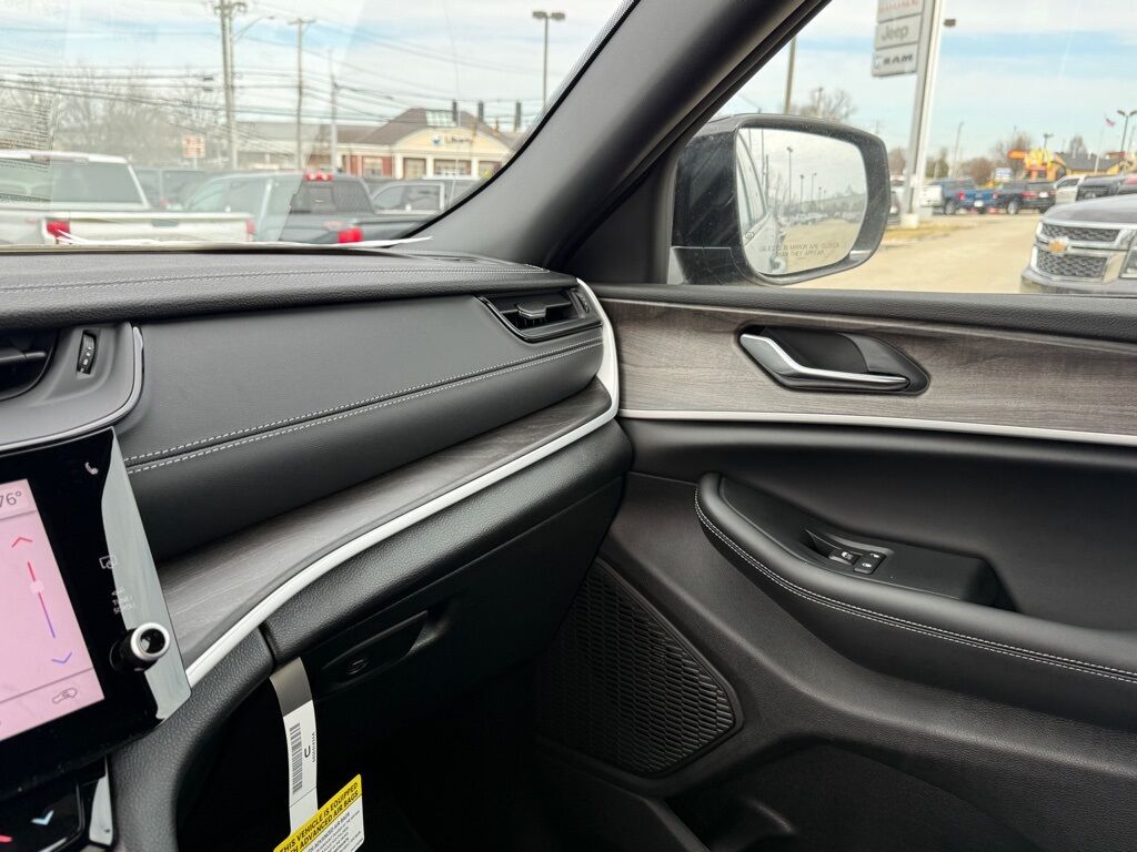 2026 Jeep Grand Cherokee Laredo Crestwood KY