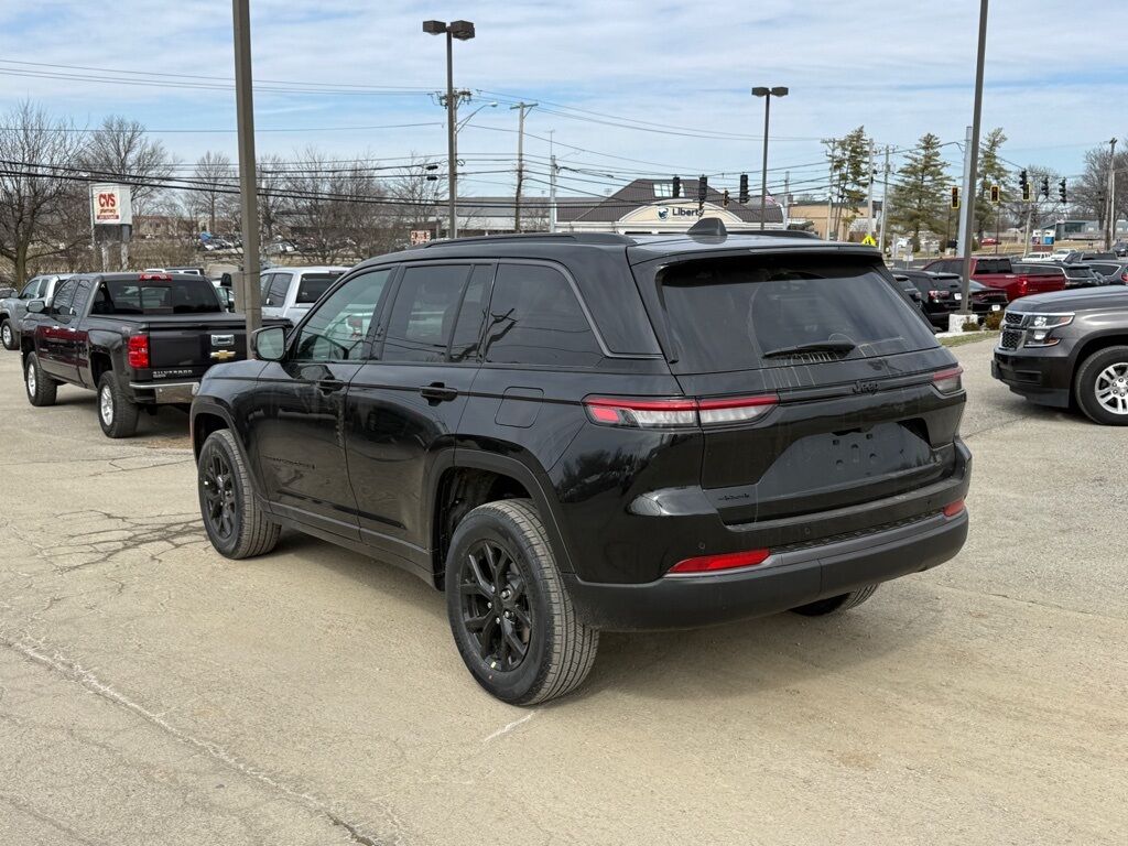 2026 Jeep Grand Cherokee Laredo Crestwood KY