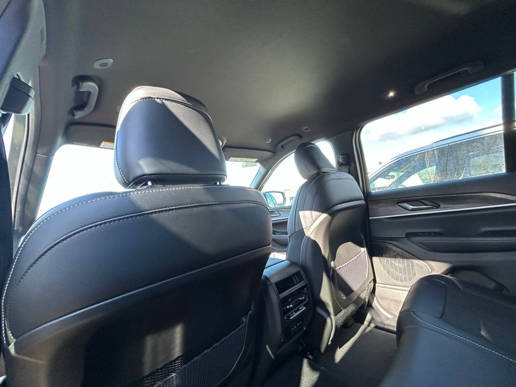 2026 Jeep Grand Cherokee Laredo Crestwood KY