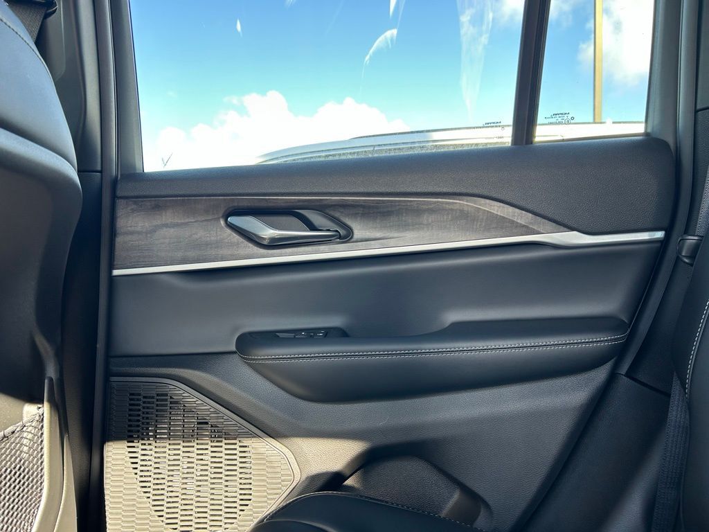 2026 Jeep Grand Cherokee Laredo Crestwood KY