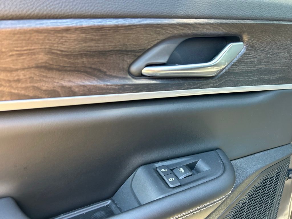 2026 Jeep Grand Cherokee Laredo Crestwood KY