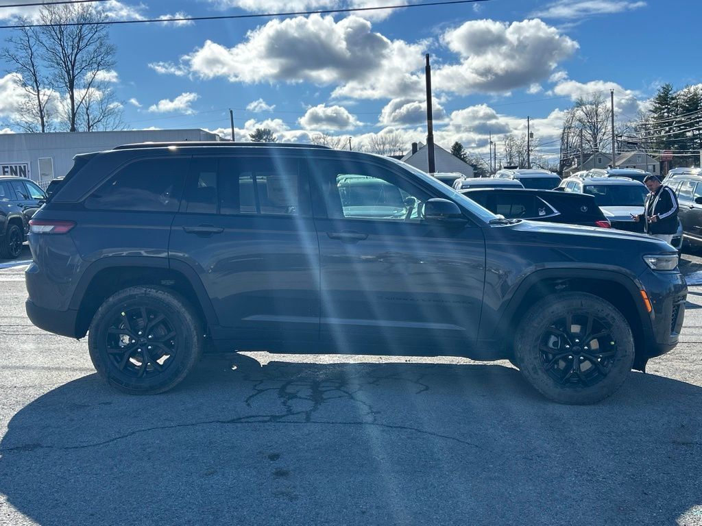 2026 Jeep Grand Cherokee Laredo Crestwood KY