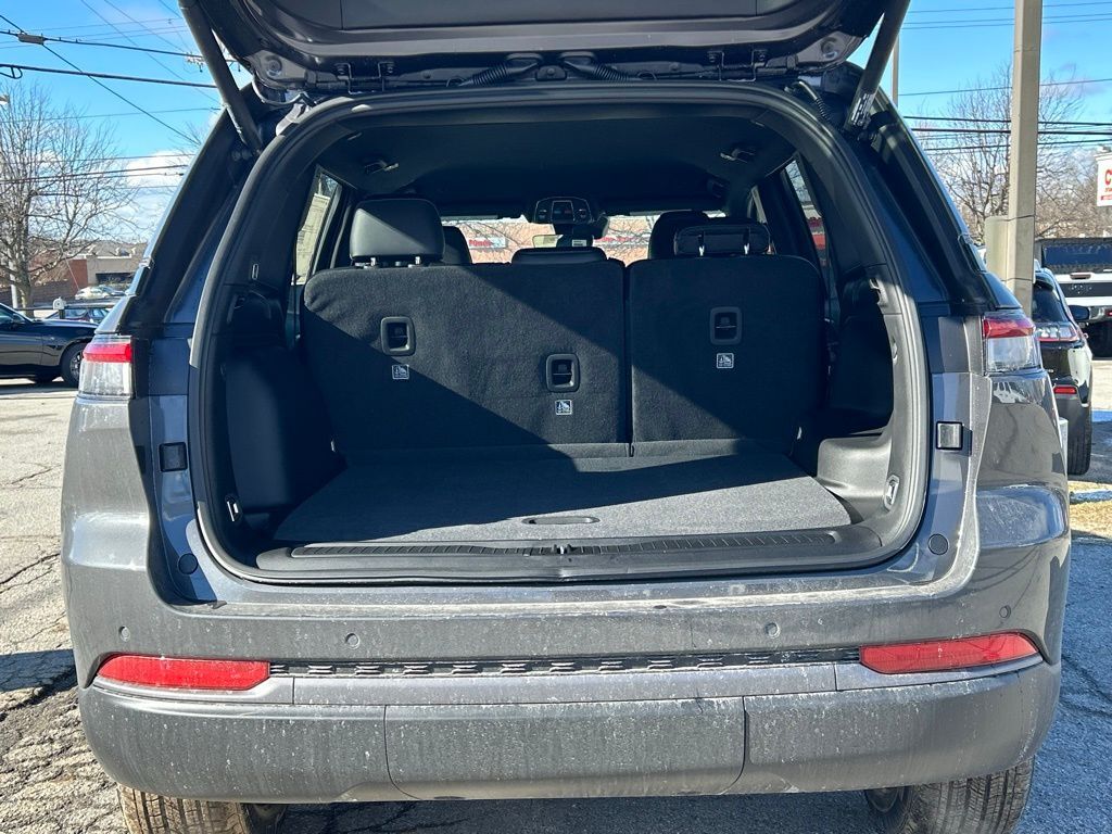 2026 Jeep Grand Cherokee Laredo Crestwood KY