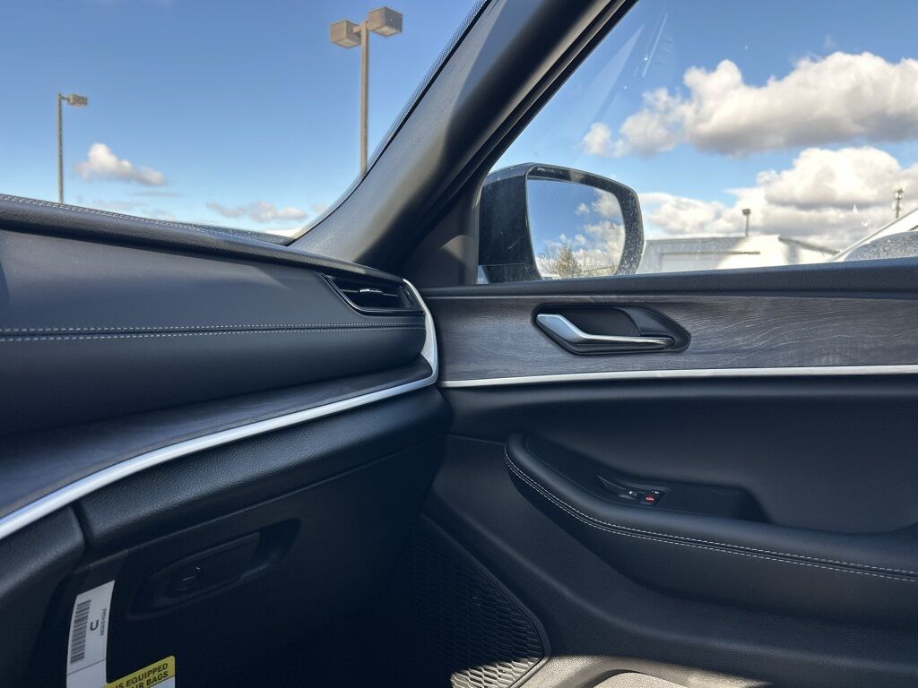 2026 Jeep Grand Cherokee Laredo Crestwood KY