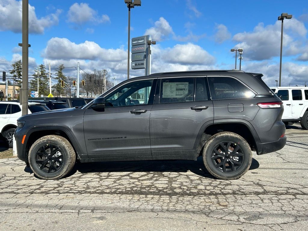2026 Jeep Grand Cherokee Laredo Crestwood KY