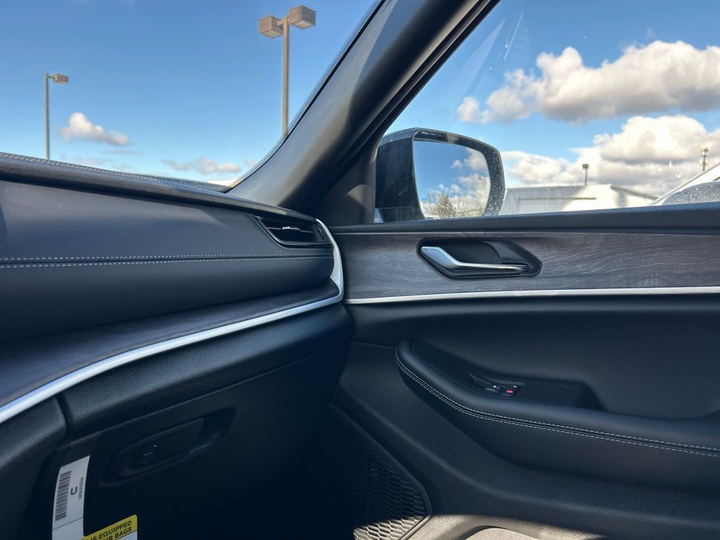 2026 Jeep Grand Cherokee Laredo Crestwood KY