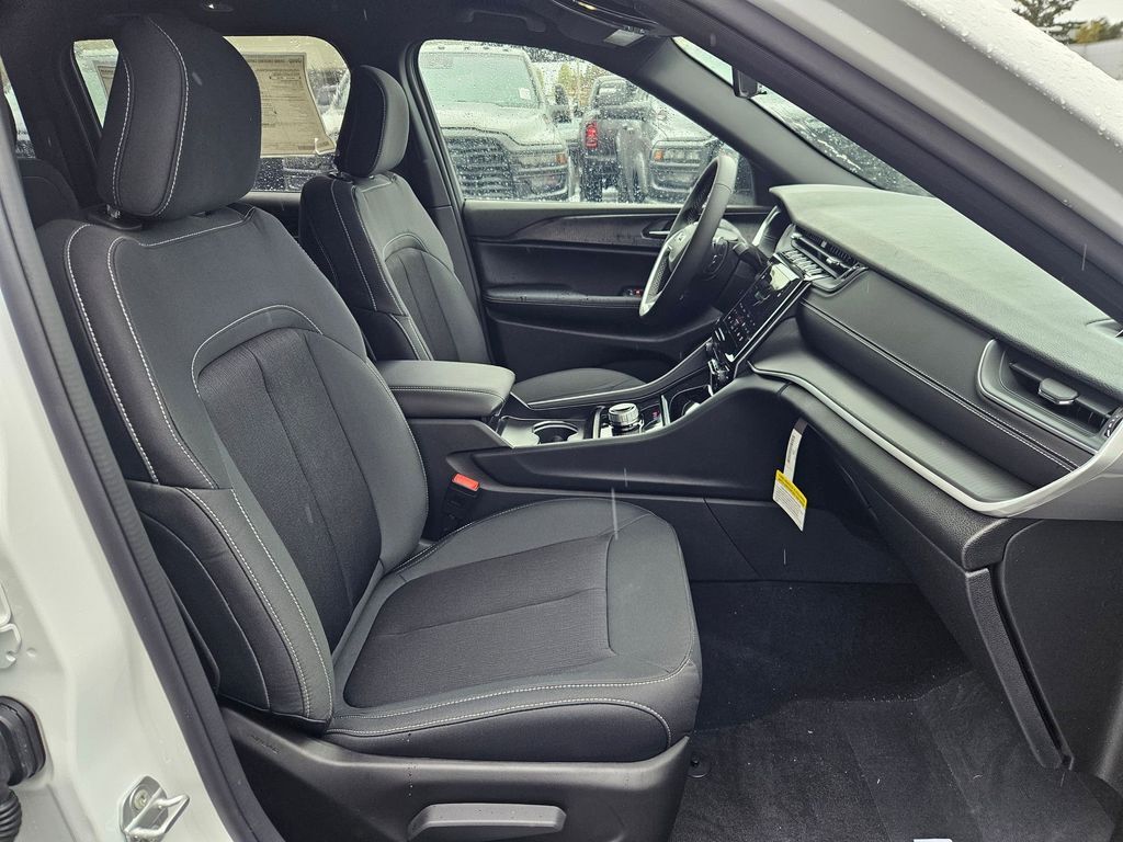 2026 Jeep Grand Cherokee Laredo Gresham OR