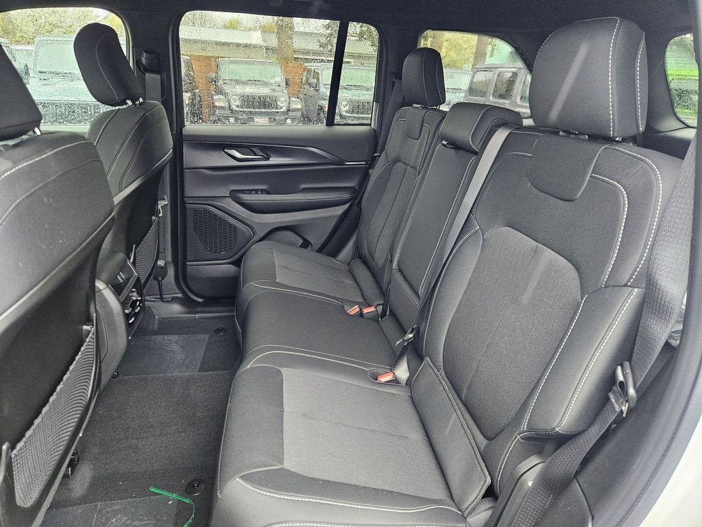 2026 Jeep Grand Cherokee Laredo Gresham OR