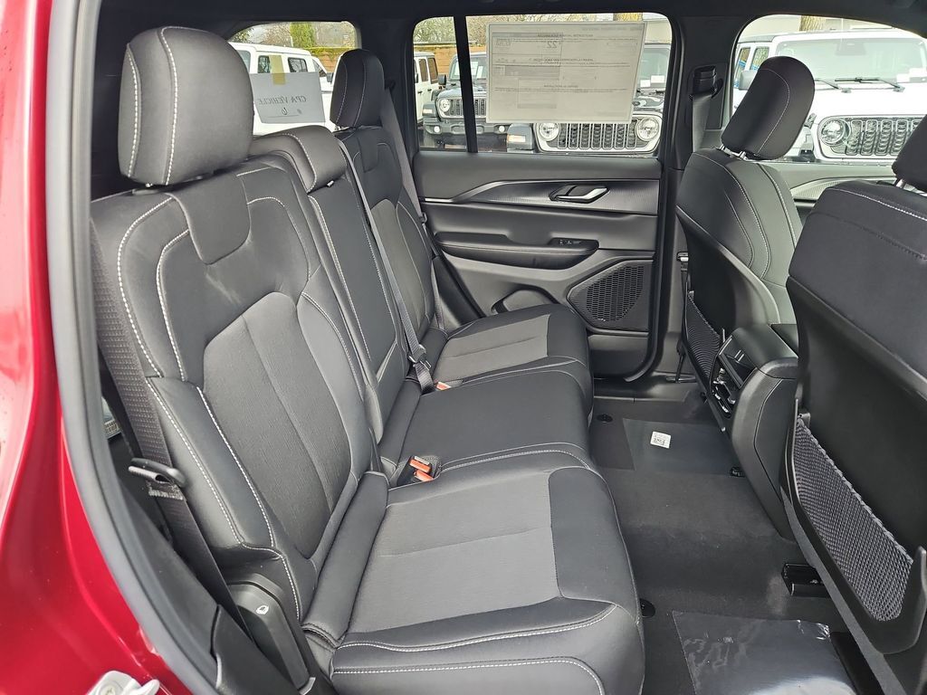 2026 Jeep Grand Cherokee Laredo Gresham OR