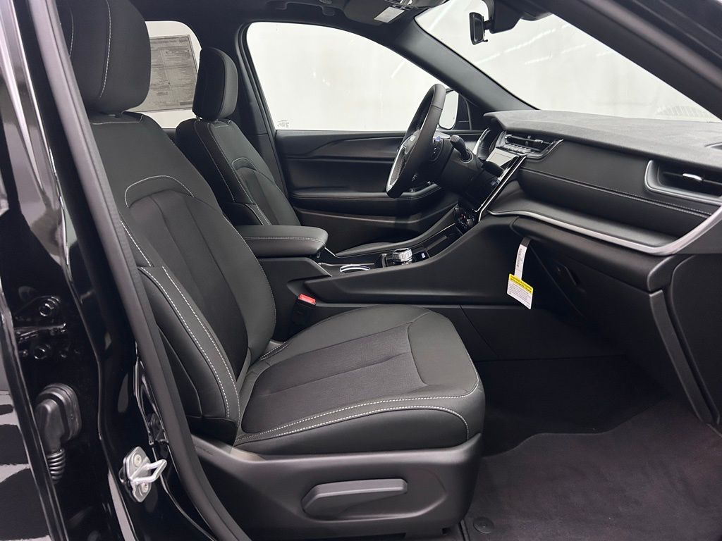 2026 Jeep Grand Cherokee Laredo Portland OR