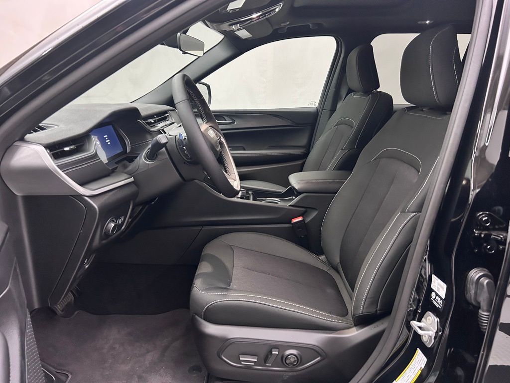 2026 Jeep Grand Cherokee Laredo Portland OR