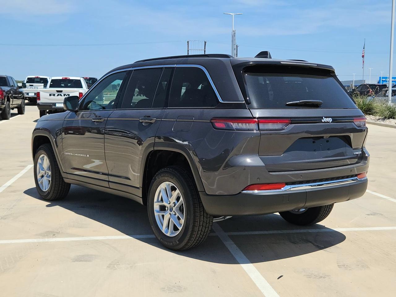 2026 Jeep Grand Cherokee Laredo Castroville TX