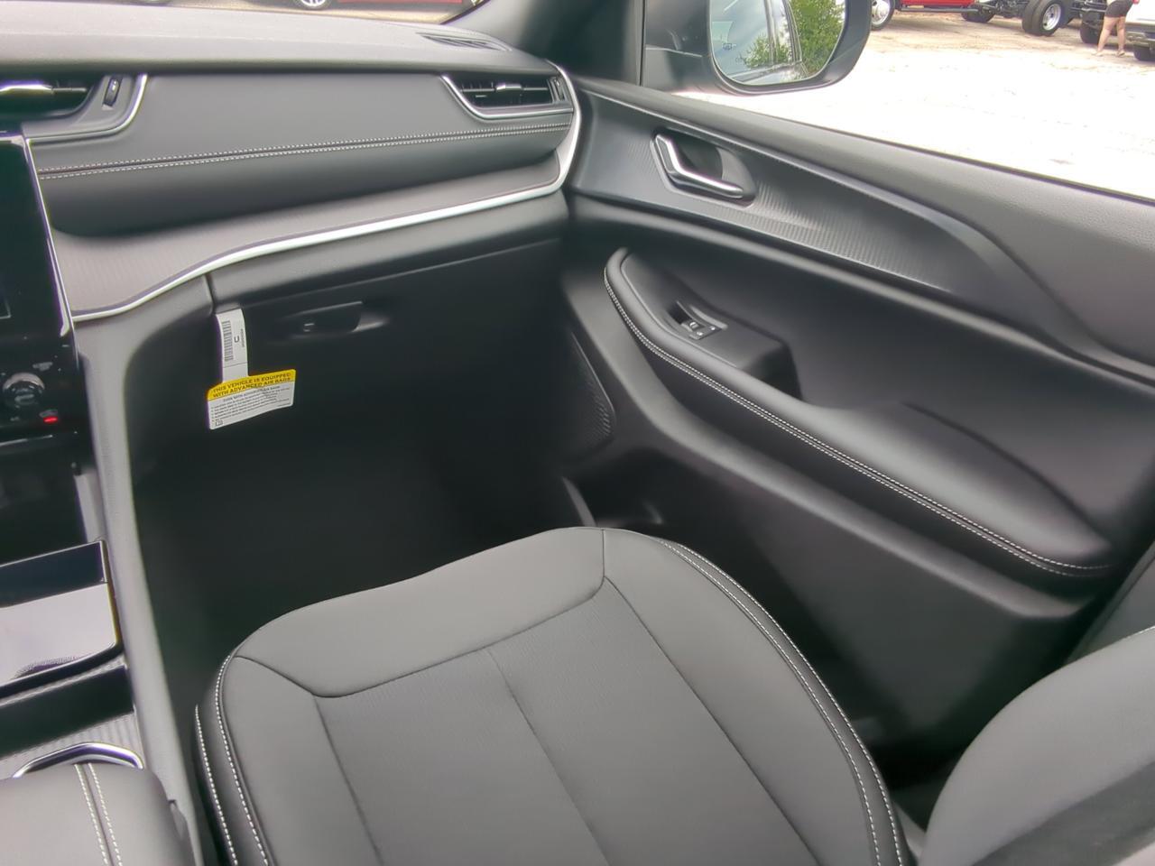 2026 Jeep Grand Cherokee Laredo Winder GA