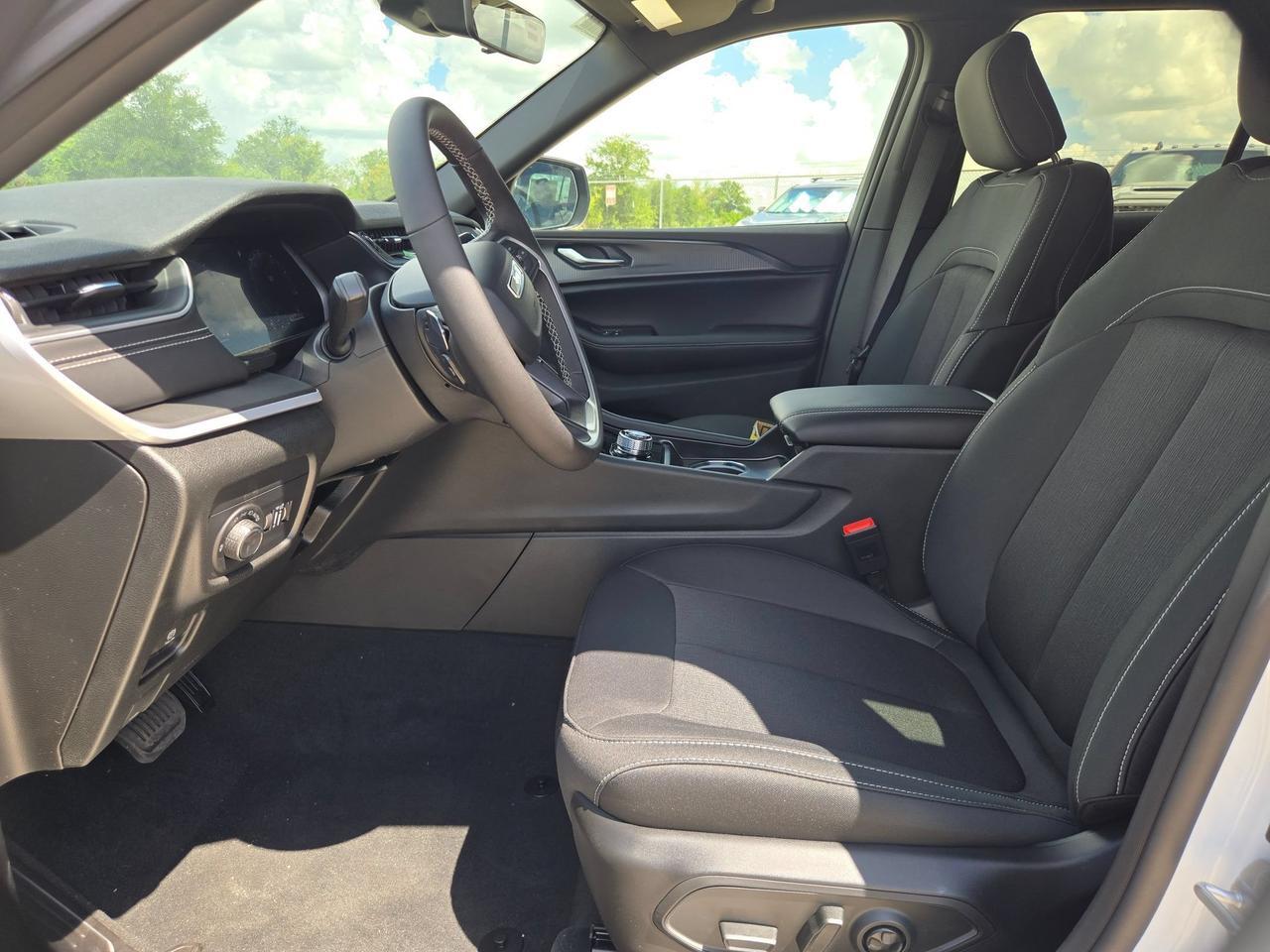 2026 Jeep Grand Cherokee Laredo X Castroville TX