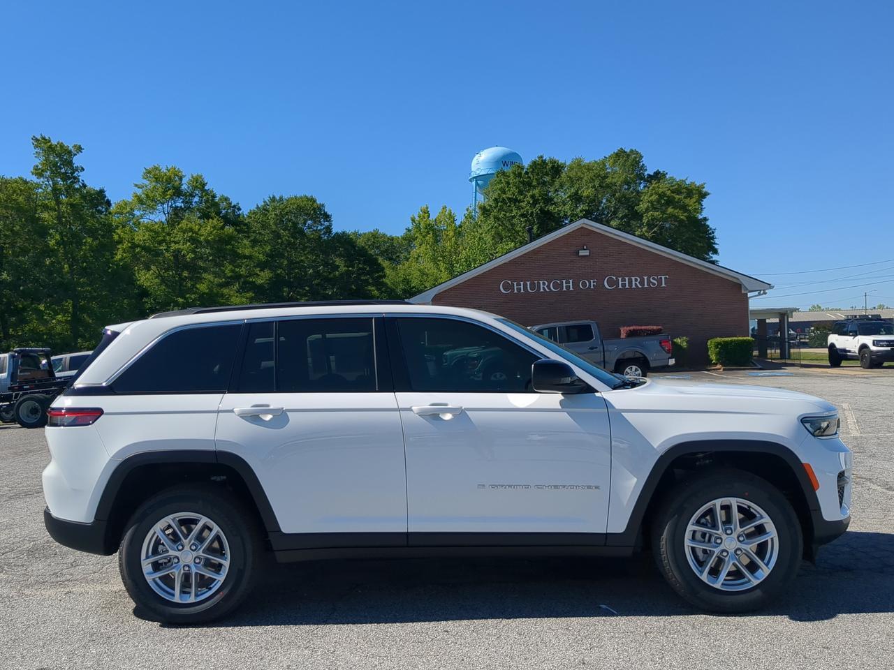 2026 Jeep Grand Cherokee Laredo X's photo