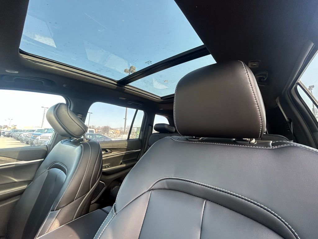 2026 Jeep Grand Cherokee Limited Crestwood KY