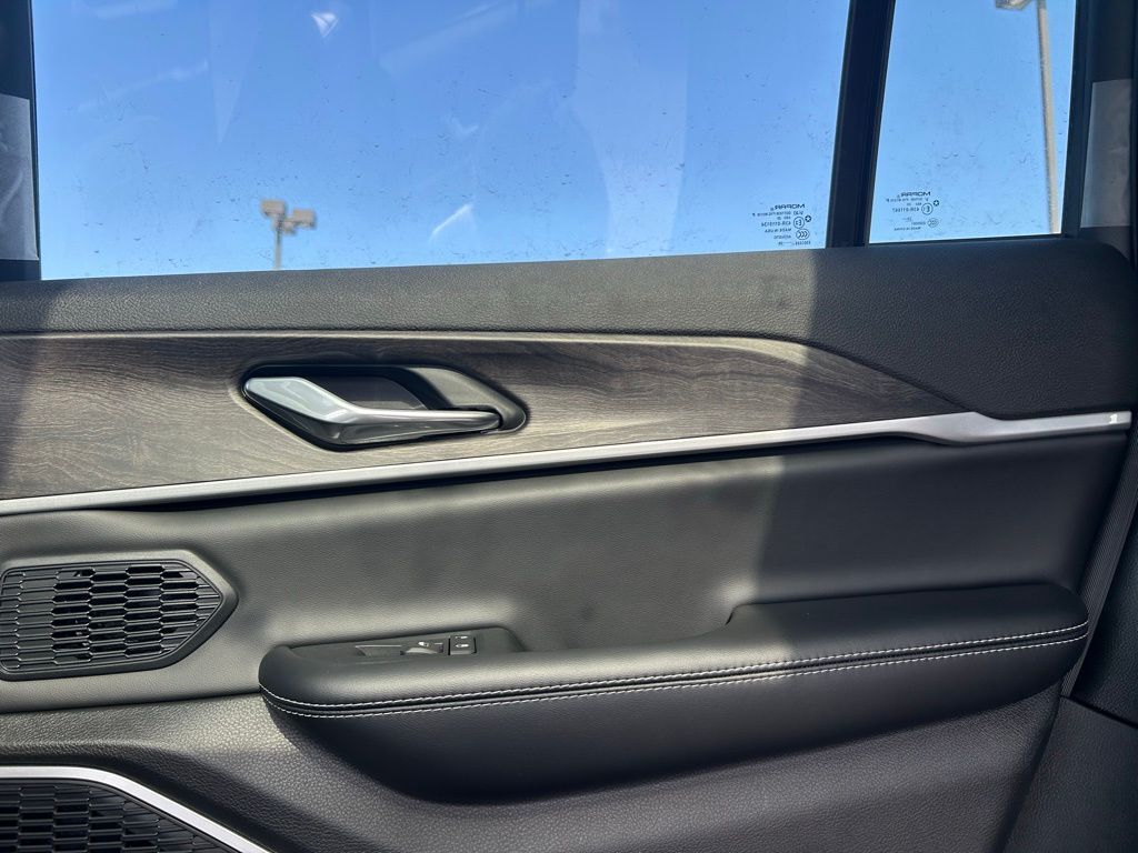 2026 Jeep Grand Cherokee Limited Crestwood KY