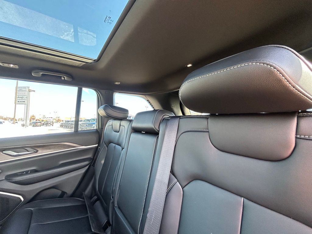 2026 Jeep Grand Cherokee Limited Crestwood KY