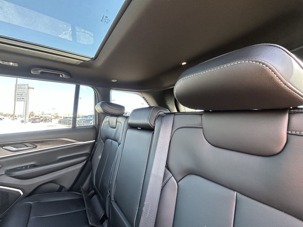 2026 Jeep Grand Cherokee Limited Crestwood KY