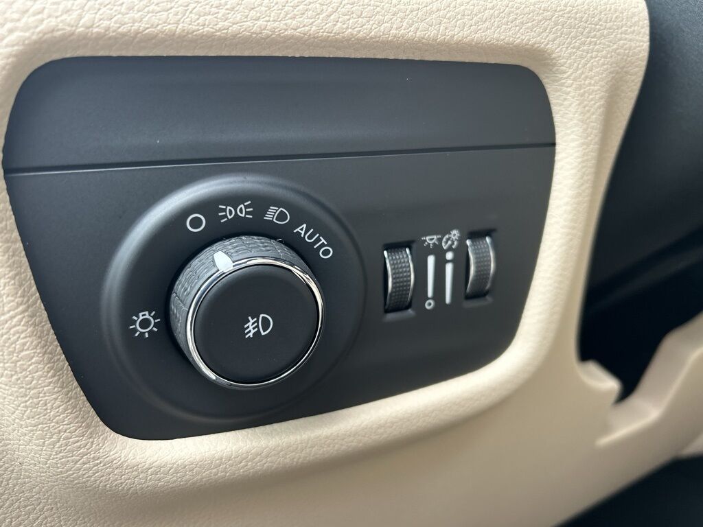 2026 Jeep Grand Cherokee Limited Crestwood KY