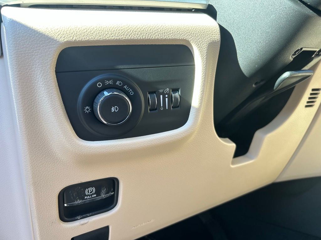 2026 Jeep Grand Cherokee Limited Crestwood KY