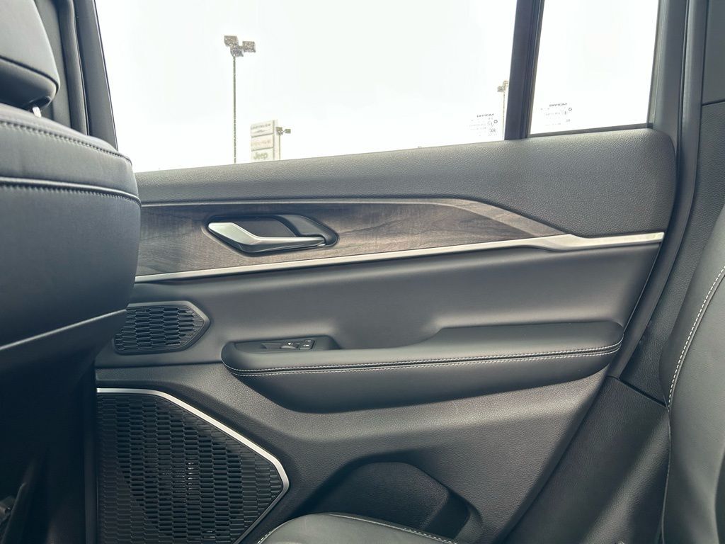 2026 Jeep Grand Cherokee Limited Crestwood KY