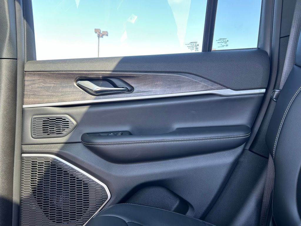 2026 Jeep Grand Cherokee Limited Crestwood KY