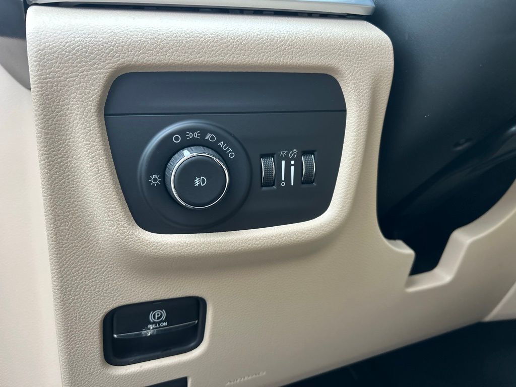 2026 Jeep Grand Cherokee Limited Crestwood KY