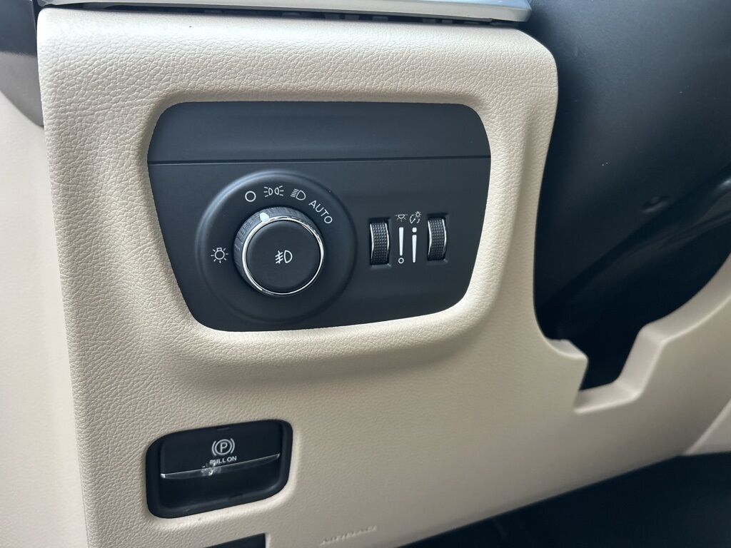 2026 Jeep Grand Cherokee Limited Crestwood KY