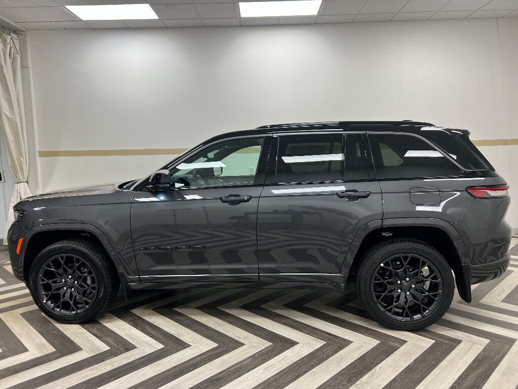 2026 Jeep Grand Cherokee Summit Gasoline