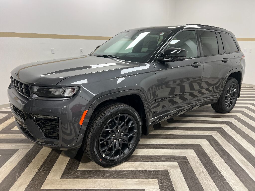 2026 Jeep Grand Cherokee Summit Gasoline