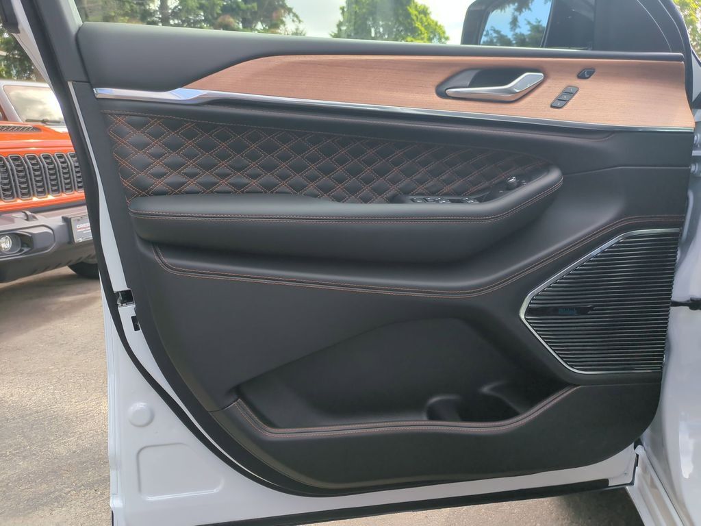 2026 Jeep Grand Cherokee Summit Gresham OR