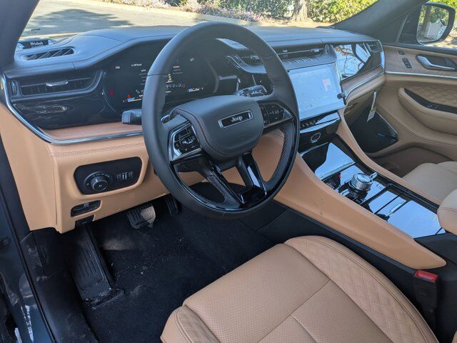 2026 Jeep Grand Cherokee Summit