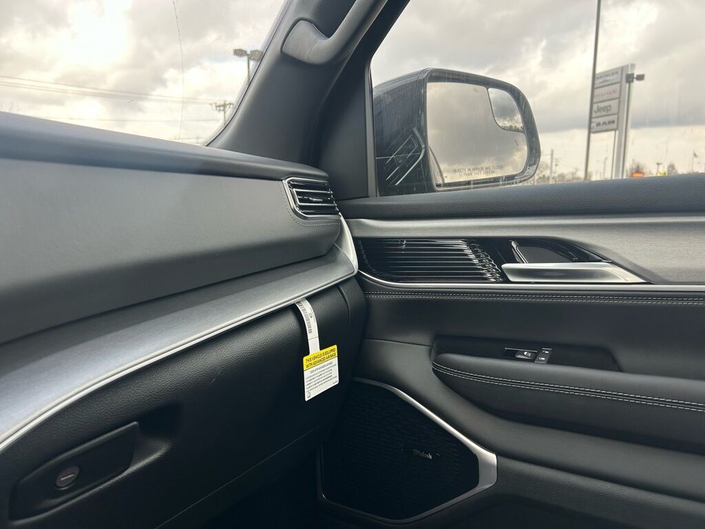 2026 Jeep Grand Wagoneer Limited Crestwood KY